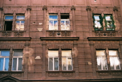 Stejný dům, jiné životy