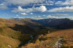 The trail to the shelter Fisht