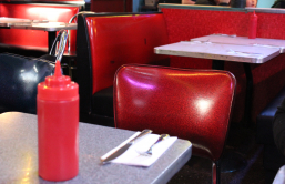 Le ketchup voit rouge