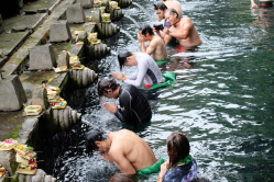 pilgrims at the temple 1