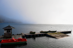 Walchensee mit dem Nebel zugedeckt