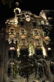 beleuchtete Fassade des Casa Batlo