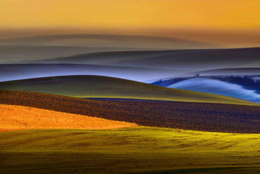 Zimní západ slunce nad jižní Moravou